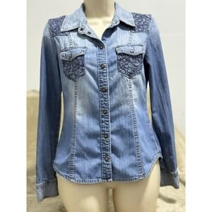 Vintage GUESS Denim Shirt‎ Size M Light Wash Long Sleeve Button Down Western 90s